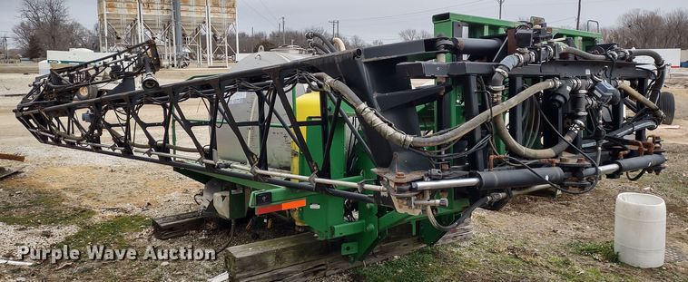 image for item DR8175 John Deere  sprayer boom attachment