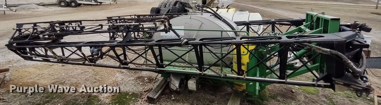 image for item DR8175 John Deere  sprayer boom attachment