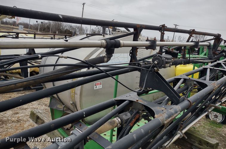 image for item DR8175 John Deere  sprayer boom attachment