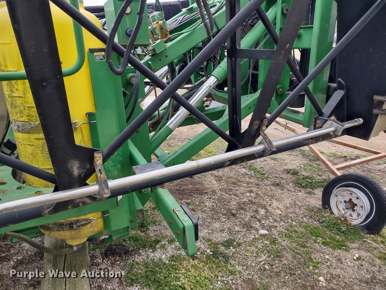 image for item DR8175 John Deere  sprayer boom attachment