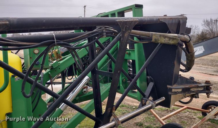 image for item DR8175 John Deere  sprayer boom attachment