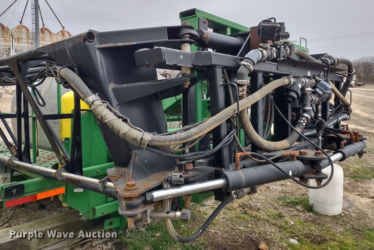 image for item DR8175 John Deere  sprayer boom attachment
