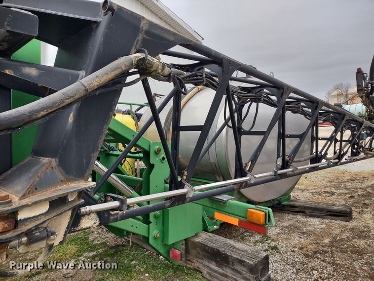 image for item DR8175 John Deere  sprayer boom attachment