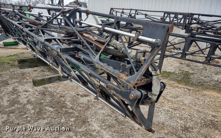 image for item DR8175 John Deere  sprayer boom attachment
