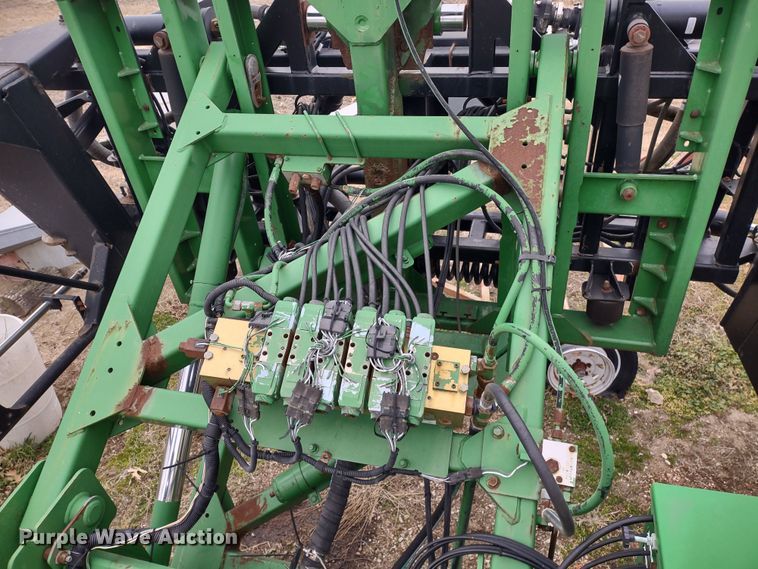 image for item DR8175 John Deere  sprayer boom attachment