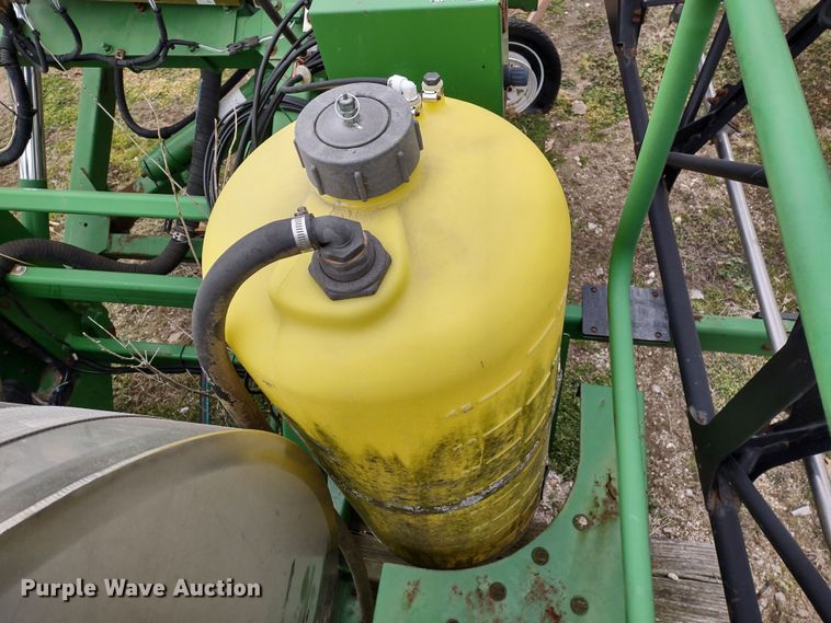 image for item DR8175 John Deere  sprayer boom attachment