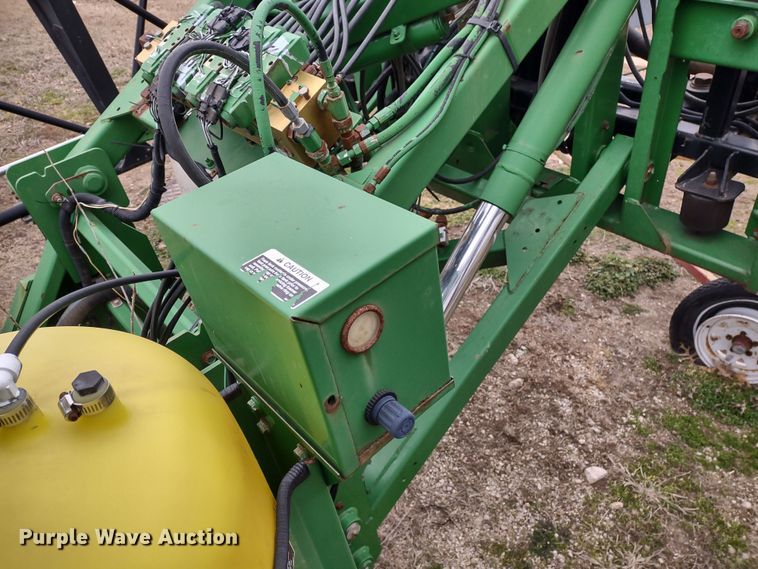 image for item DR8175 John Deere  sprayer boom attachment