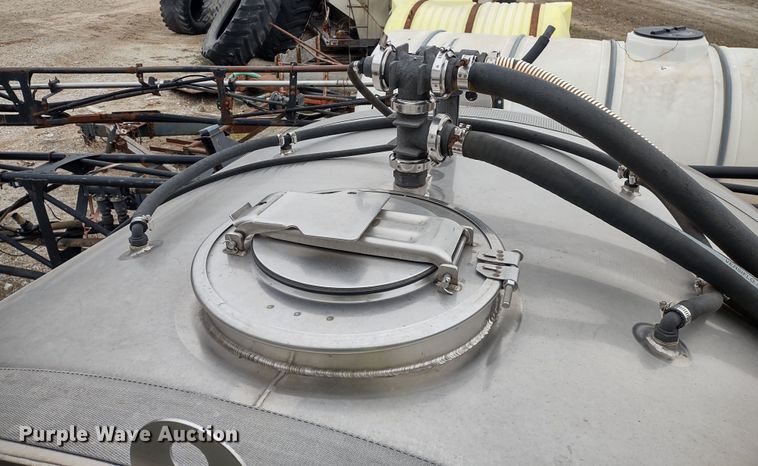 image for item DR8175 John Deere  sprayer boom attachment