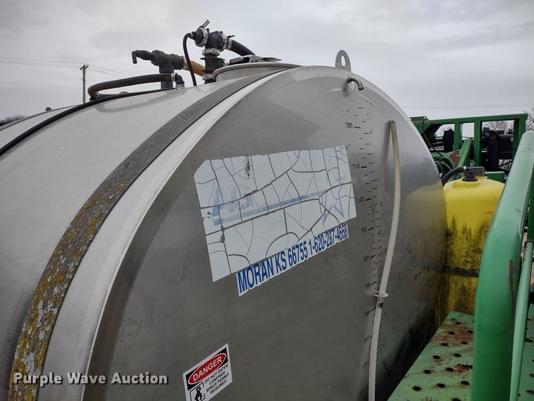 image for item DR8175 John Deere  sprayer boom attachment