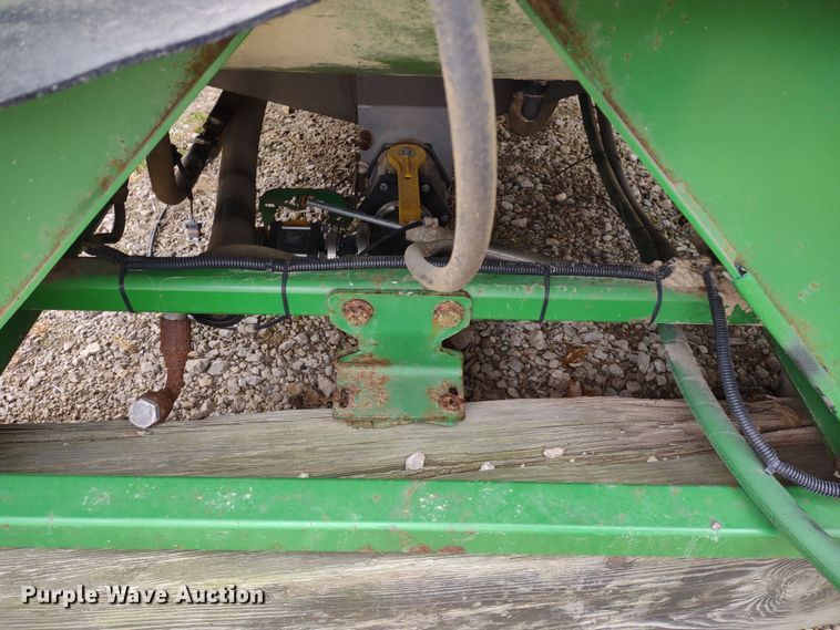 image for item DR8175 John Deere  sprayer boom attachment