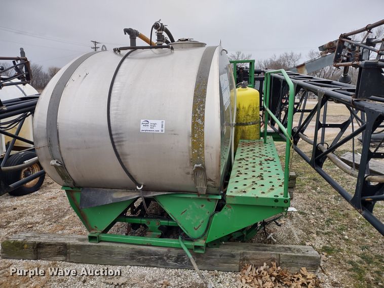 image for item DR8175 John Deere  sprayer boom attachment