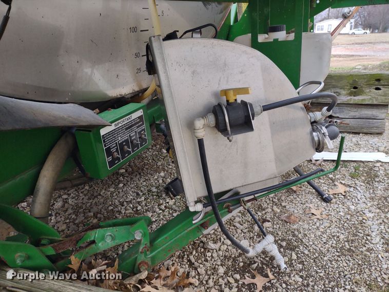 image for item DR8175 John Deere  sprayer boom attachment