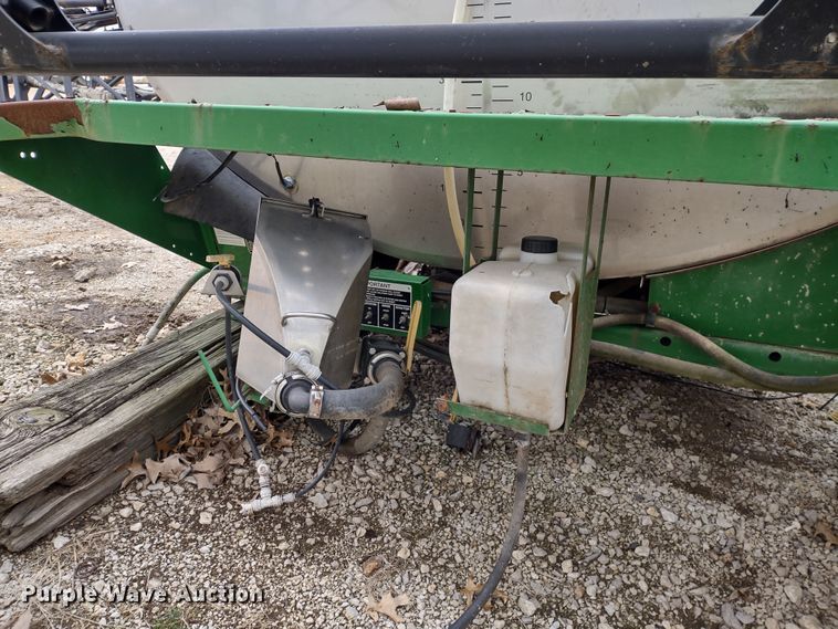image for item DR8175 John Deere  sprayer boom attachment