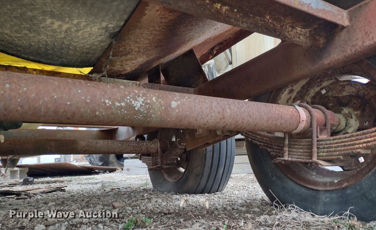 image for item DR8176 Nurse tank trailer