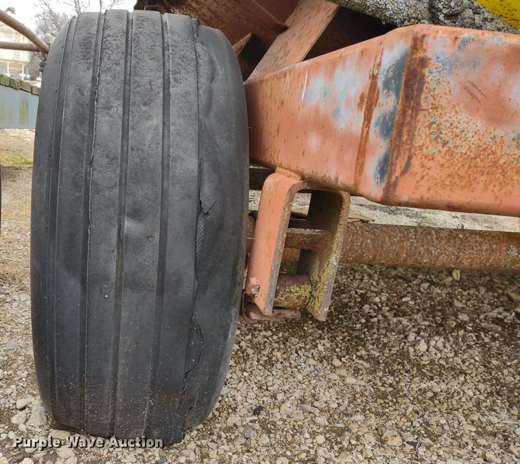 image for item DR8176 Nurse tank trailer