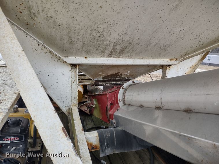 image for item DR8178 Wilmar Load Runner 10  seed tender bed