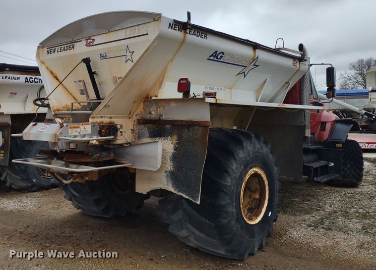 image for item DR8217 2004 International 7400  applicator truck