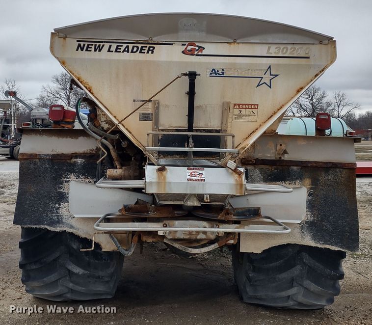 image for item DR8217 2004 International 7400  applicator truck