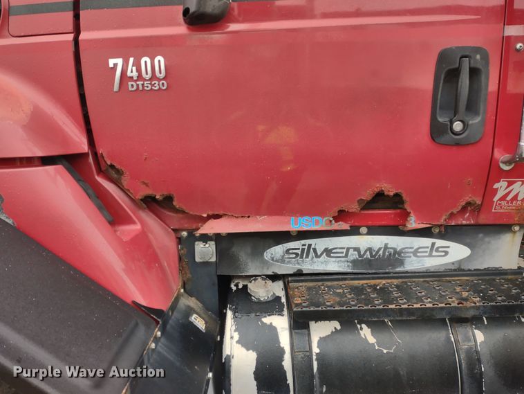 image for item DR8217 2004 International 7400  applicator truck