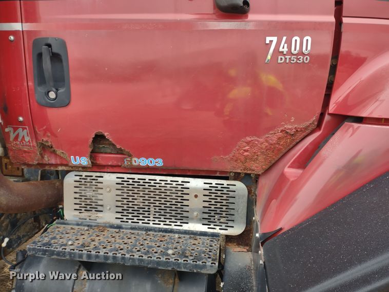 image for item DR8217 2004 International 7400  applicator truck