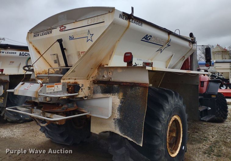 image for item DR8217 2004 International 7400  applicator truck