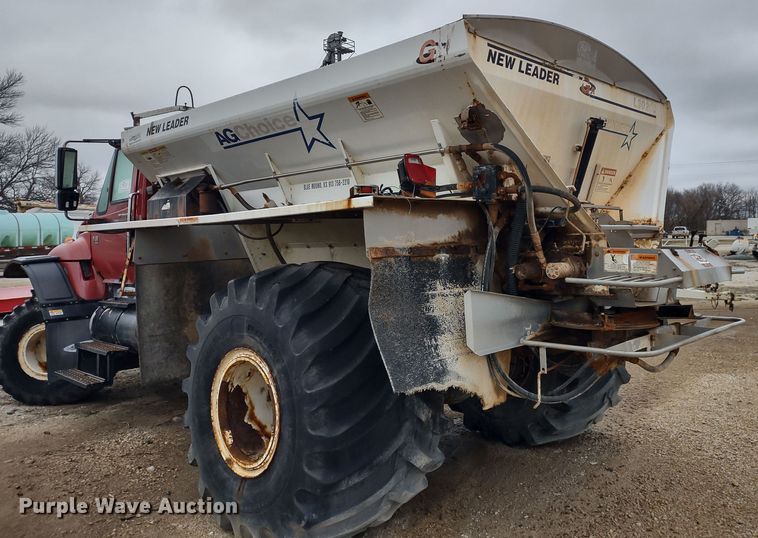 image for item DR8217 2004 International 7400  applicator truck