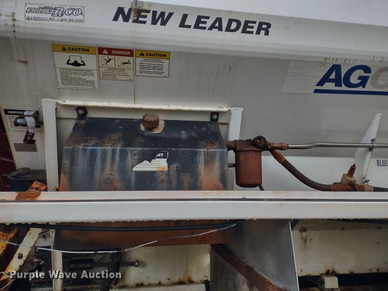 image for item DR8217 2004 International 7400  applicator truck