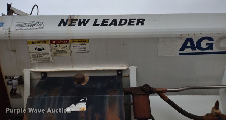 image for item DR8217 2004 International 7400  applicator truck