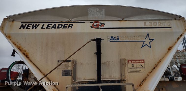 image for item DR8217 2004 International 7400  applicator truck