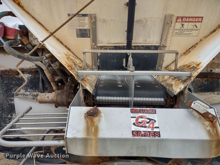 image for item DR8217 2004 International 7400  applicator truck