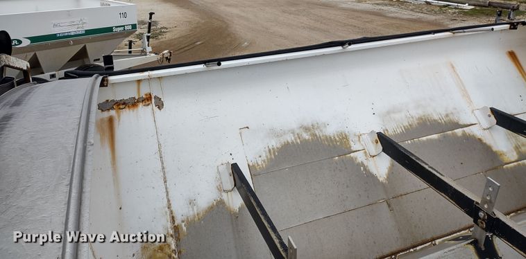 image for item DR8217 2004 International 7400  applicator truck