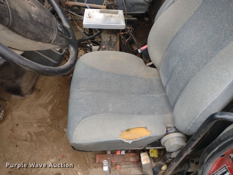 image for item DR8217 2004 International 7400  applicator truck