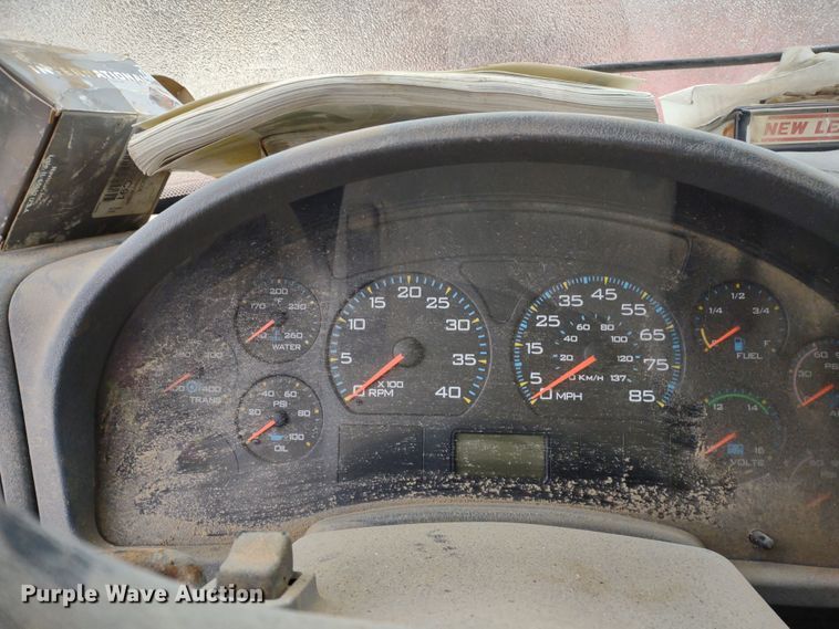 image for item DR8217 2004 International 7400  applicator truck