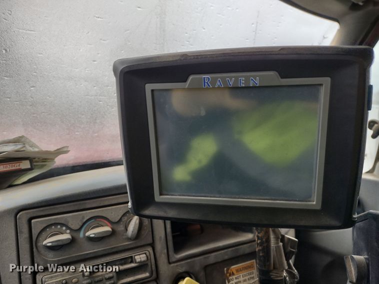 image for item DR8217 2004 International 7400  applicator truck