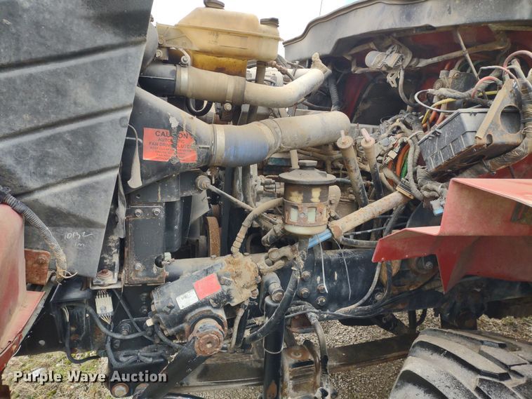 image for item DR8217 2004 International 7400  applicator truck