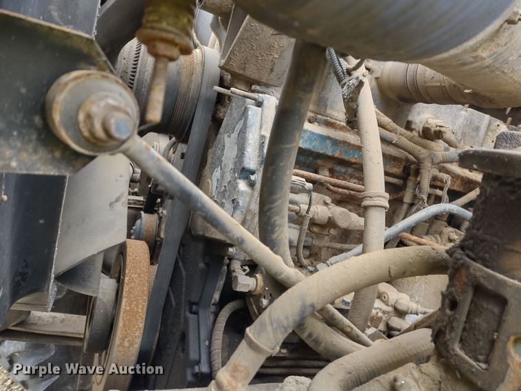 image for item DR8217 2004 International 7400  applicator truck