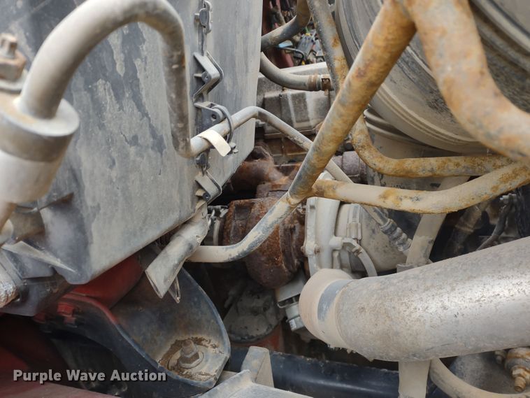 image for item DR8217 2004 International 7400  applicator truck