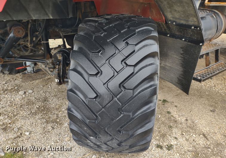 image for item DR8217 2004 International 7400  applicator truck