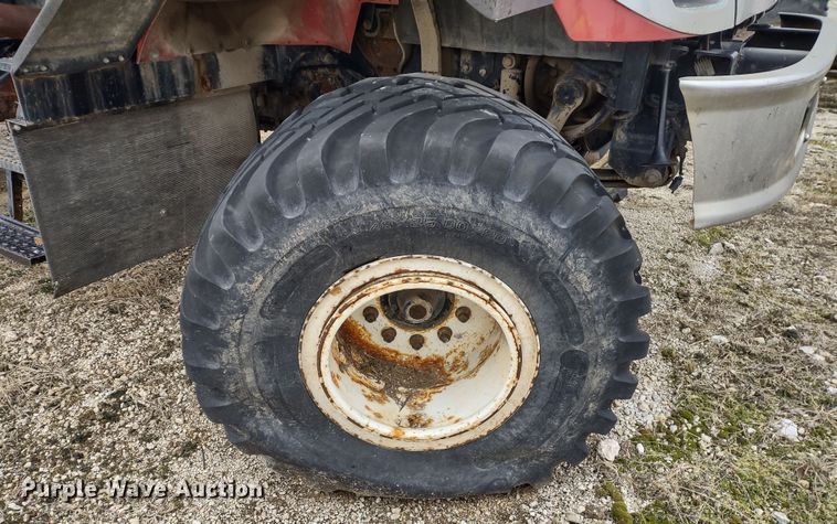 image for item DR8217 2004 International 7400  applicator truck