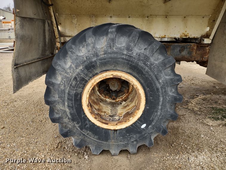 image for item DR8217 2004 International 7400  applicator truck