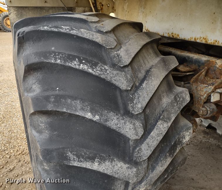 image for item DR8217 2004 International 7400  applicator truck