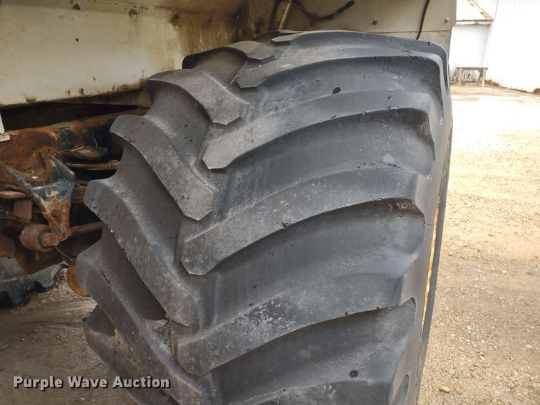 image for item DR8217 2004 International 7400  applicator truck