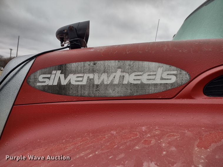 image for item DR8217 2004 International 7400  applicator truck