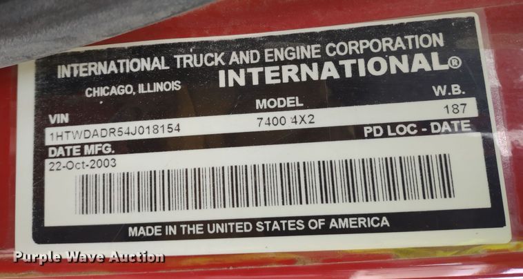image for item DR8217 2004 International 7400  applicator truck