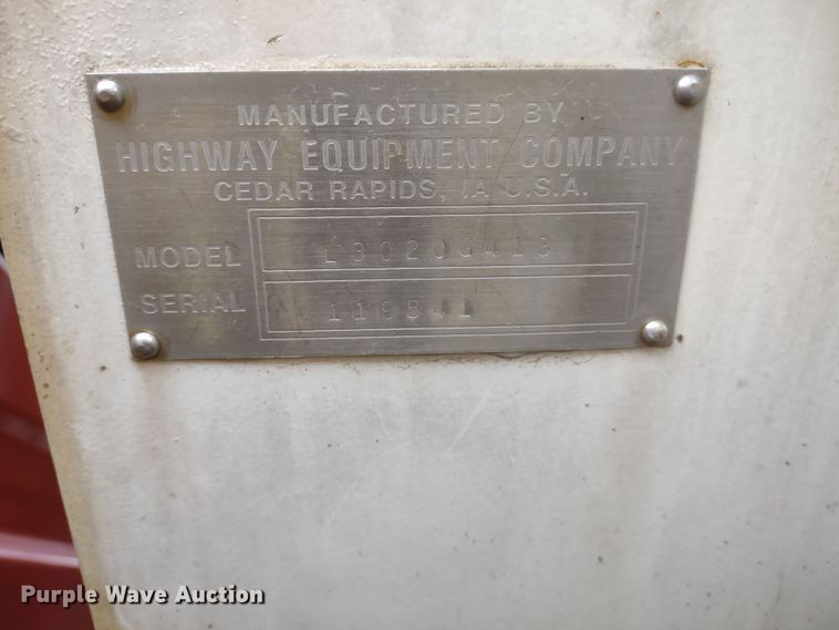 image for item DR8217 2004 International 7400  applicator truck