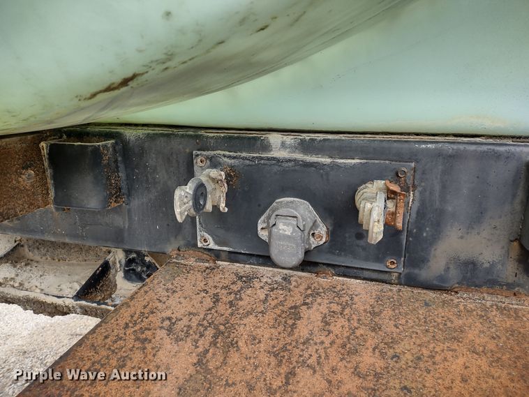 image for item DR8221 1998 Willten ST340  sprayer trailer