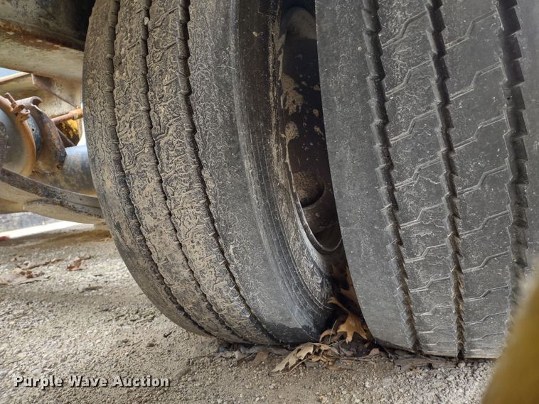 image for item DR8221 1998 Willten ST340  sprayer trailer