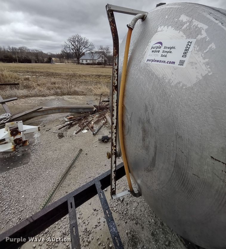 image for item DR8222 Vistron  tank trailer