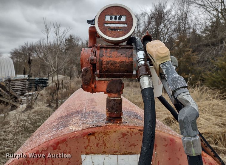 image for item DR8223 Fuel trailer