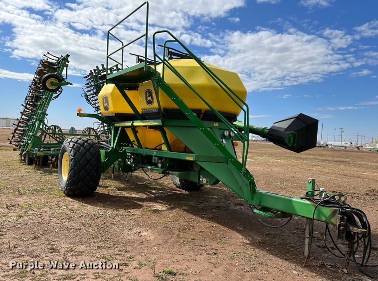 image for item DS2753 2004 John Deere 730  air seeder